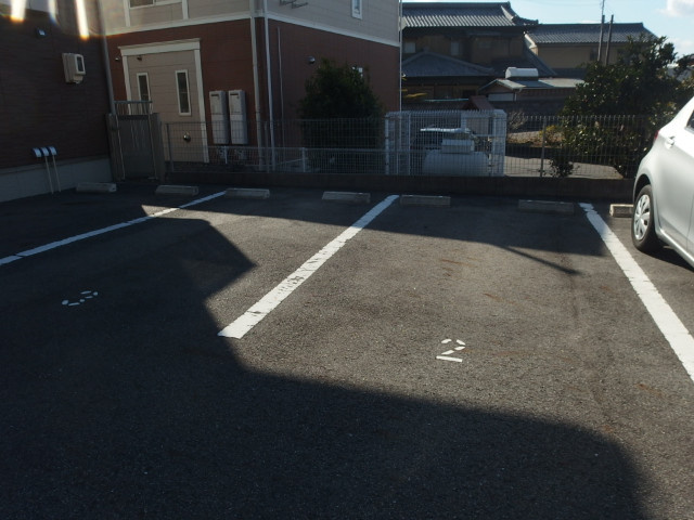ルミエールＢ棟の駐車場