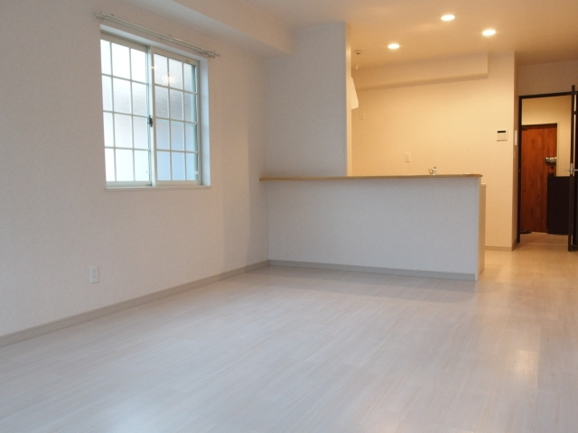 Ａｍｏ　Ａｅｗｚｚｏ（アーモ　アレッツォ）の居間・リビング