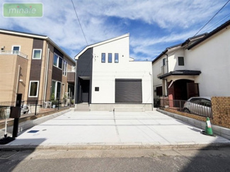 【前面道路含む現地写真】 | 販売現地（2025.10.05）
お隣との距離が離れていて開放的です♪