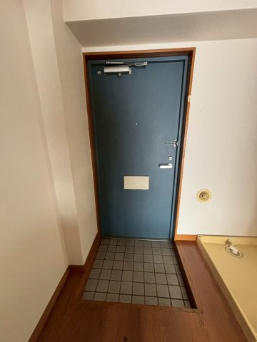 コクブマンションの玄関