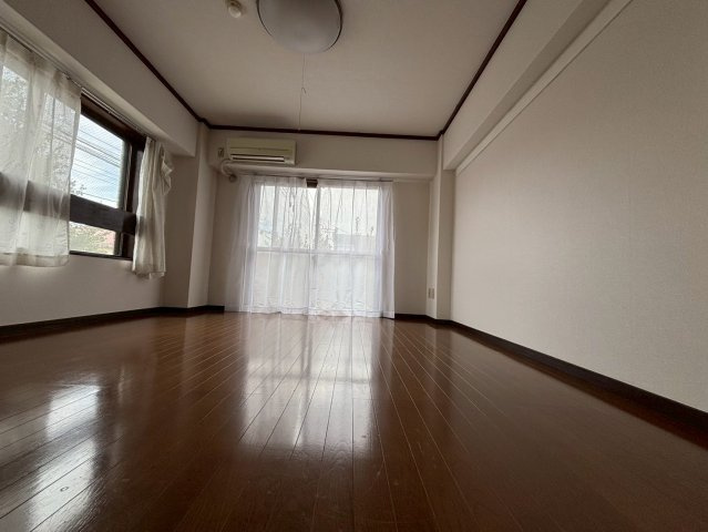 コクブマンションの居間・リビング