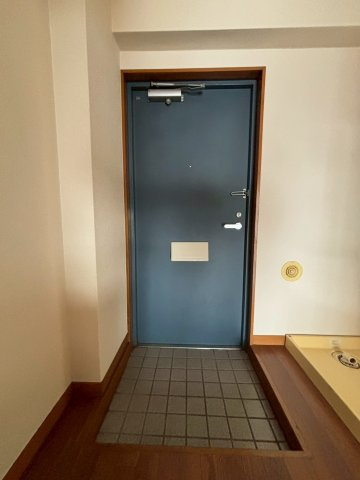 コクブマンションの玄関