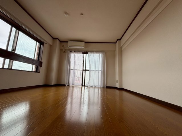 コクブマンションの居間・リビング