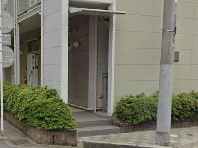 レオパレスセラビのエントランス