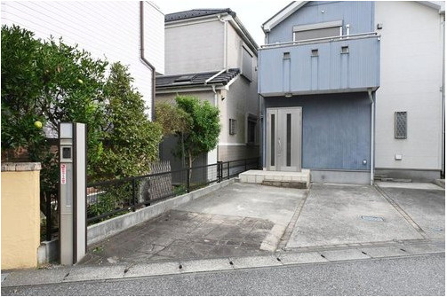 柏市大青田　中古戸建　平成17年築　の駐車場