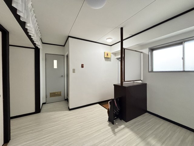 晃伸ハイツの居間・リビング