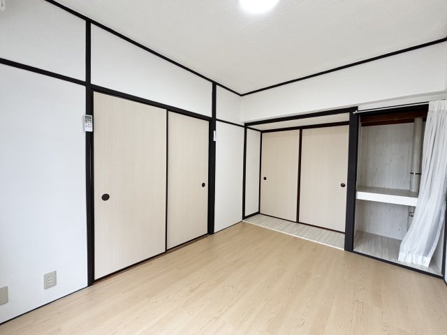 晃伸ハイツの洋室