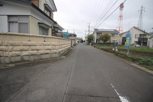 《分譲地》小山市城北1丁目　全2区画の前面道路含む現地写真|分譲地北西側道路（2025年10月撮影）