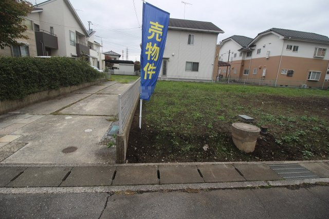 《分譲地》小山市城北1丁目　全2区画の外観|分譲地北東側との境界部分（2025年10月撮影）