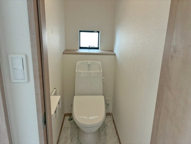 【トイレ】 | 清水町伏見409番 新築建売分譲住宅 建物＋土地 TW05911 | 清水町伏見C号棟　2Fトイレ ※令和8年5月19日撮影写真