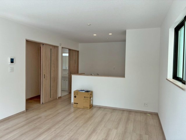 【居間・リビング】 | 清水町伏見409番 新築建売分譲住宅 建物＋土地 TW05911 | 清水町伏見C号棟　リビング ※令和8年5月19日撮影写真