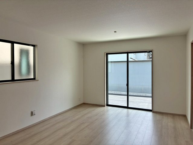 【居間・リビング】 | 清水町伏見409番 新築建売分譲住宅 建物＋土地 TW05911 | 清水町伏見C号棟　リビング ※令和8年5月19日撮影写真