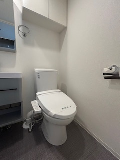 アドバンス江坂ラシュレのトイレ|落ち着いたトイレです
