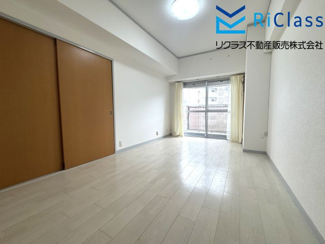 天保山第5コーポ1号棟の寝室|広くて明るい寝室