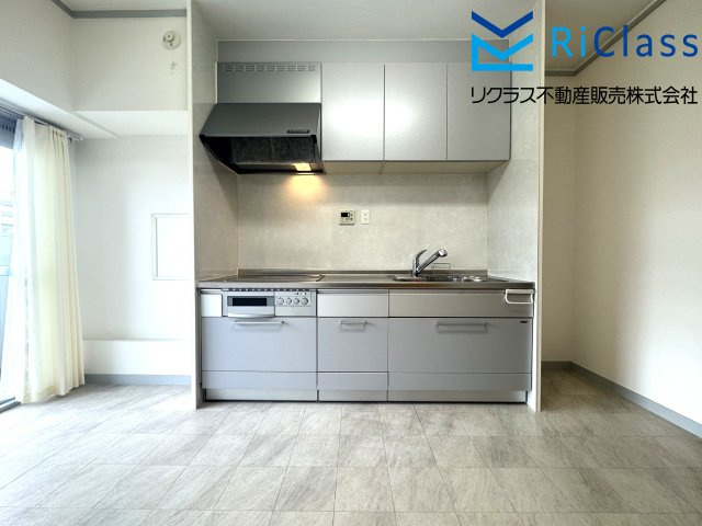 天保山第5コーポ1号棟のキッチン|お料理しやすいシステムキッチンです