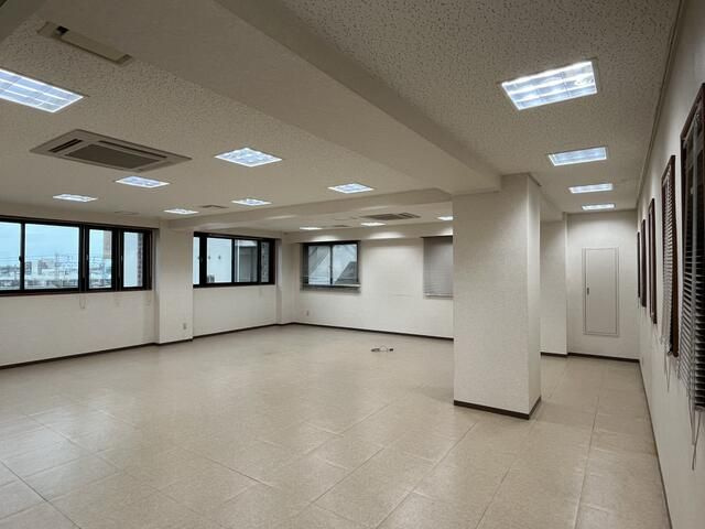 全広社ビルの内装