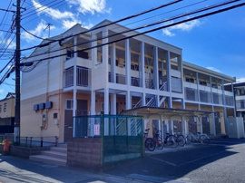 落ち着いた雰囲気の外観です