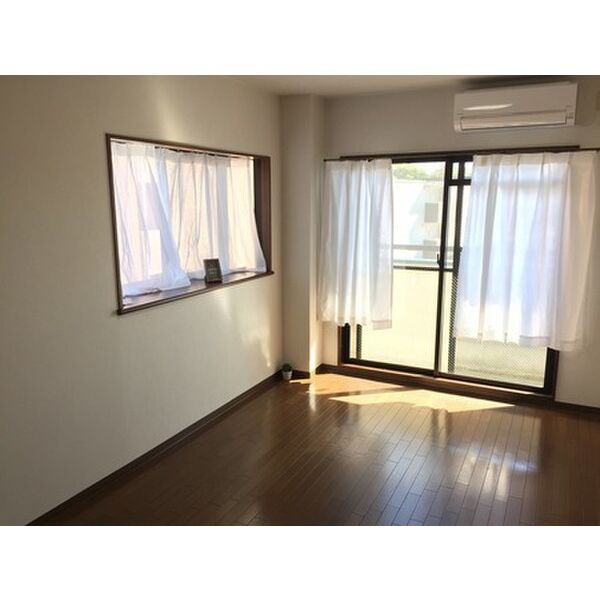 コトブキケイハイツの居間・リビング