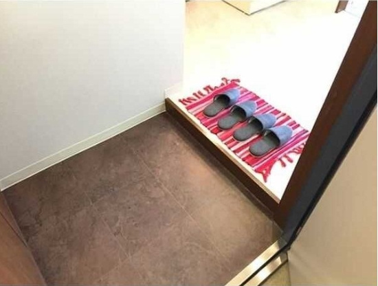 コトブキケイハイツの玄関