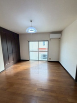 明るい洋室です