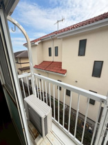 暖かな日差しのふりそそぐバルコニー