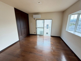 使い勝手のいい洋室です