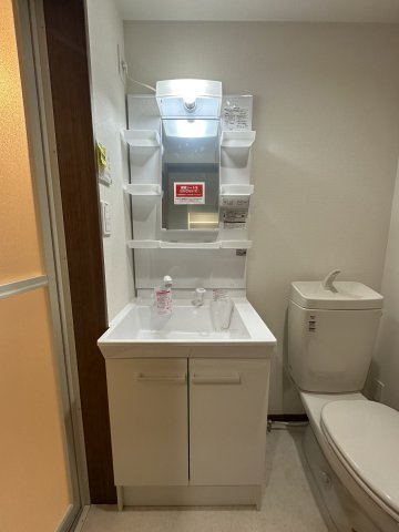 独立洗面台あり、毎朝おしゃれに忙しい女性の方におすすめです