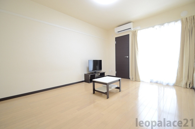 【居間・リビング】 | クレイノガーデンハイツWADA | 画像7