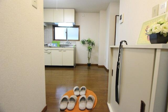 笹岡ビルの玄関|※２０２号室募集時の写真です。