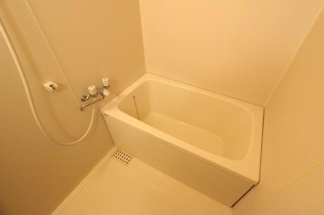 笹岡ビルの浴室|※２０２号室募集時の写真です。