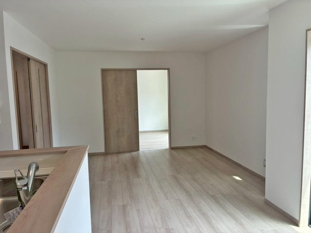 【居間・リビング】 | 清水町伏見409番 新築建売分譲住宅 建物＋土地 TW05911 | 清水町伏見D号棟　リビング ※令和8年5月19日撮影写真