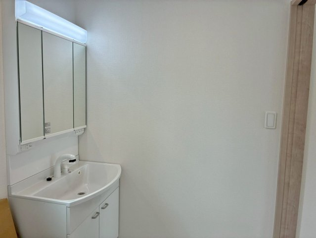 【独立洗面台】 | 清水町伏見409番 新築建売分譲住宅 建物＋土地 TW05911 | 清水町伏見D号棟　洗面化粧台 ※令和8年5月19日撮影写真