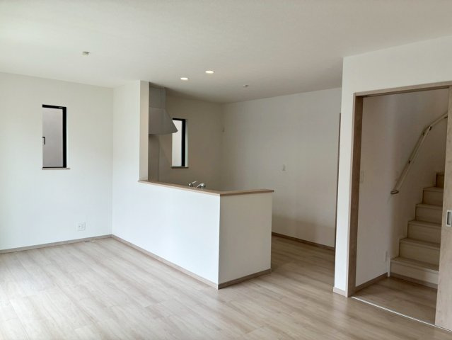 【居間・リビング】 | 清水町伏見409番 新築建売分譲住宅 建物＋土地 TW05911 | 清水町伏見D号棟　リビング ※令和8年5月19日撮影写真