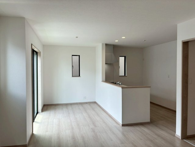 【居間・リビング】 | 清水町伏見409番 新築建売分譲住宅 建物＋土地 TW05911 | 清水町伏見D号棟　リビング ※令和8年5月19日撮影写真