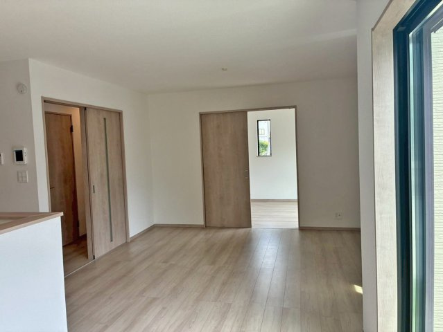 【居間・リビング】 | 清水町伏見409番 新築建売分譲住宅 建物＋土地 TW05911 | 清水町伏見D号棟　リビング ※令和8年5月19日撮影写真