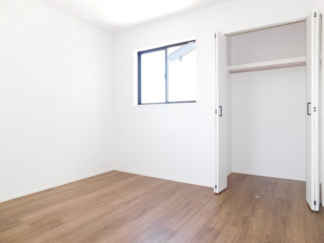 北名古屋市六ツ師女夫越の新築一戸建の洋室|◇２階洋室◇　　南面で明るい洋室約６．１２帖　全居室収納完備♪