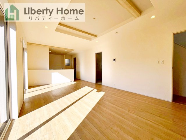 水戸市堀町3期　新築戸建の居間・リビング