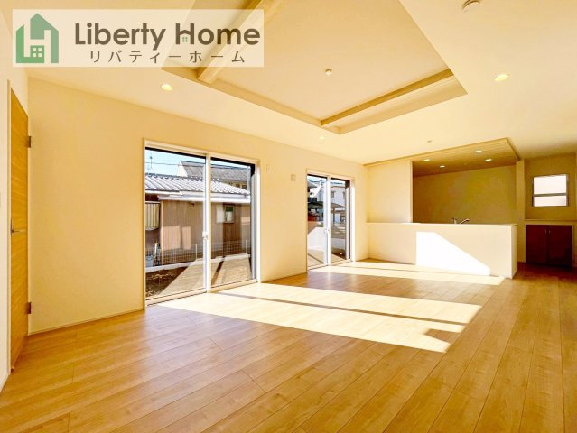 水戸市堀町3期　新築戸建の居間・リビング