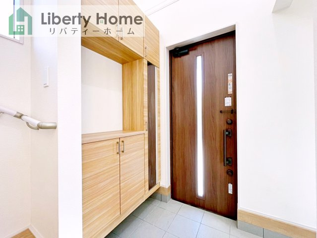 水戸市堀町3期　新築戸建の玄関