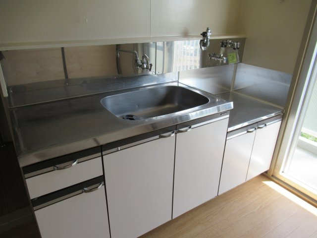 兵庫県公社　東垂水南（２）１Ｂ号棟のキッチン|お料理しやすいキッチンです