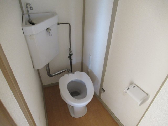 兵庫県公社　東垂水南（２）１Ｂ号棟のトイレ|ゆったりとした空間のトイレです