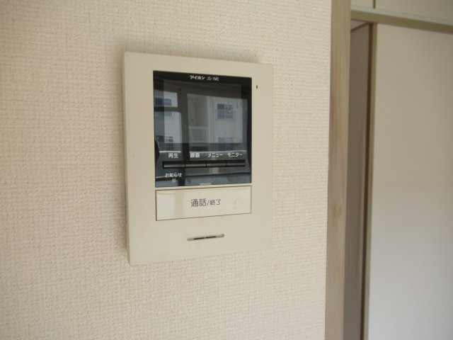 兵庫県公社　東垂水南（２）１Ｂ号棟のセキュリティ|モニター付きインターホンがあるので、急な来客でも安心です