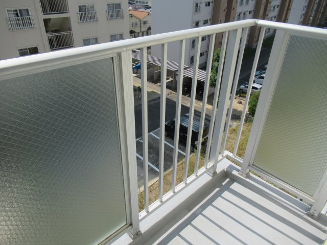 兵庫県公社　東垂水南（２）１Ｂ号棟のバルコニー|暖かな日差しのふりそそぐバルコニー