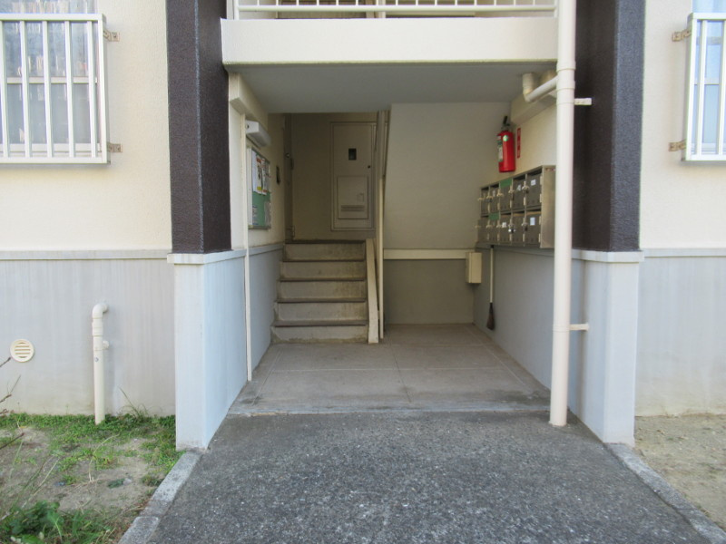 兵庫県公社　東垂水南（２）１Ｂ号棟のエントランス|落ち着いたエントランスです