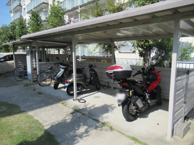 兵庫県公社　東垂水南（２）１Ｂ号棟のその他共用部分|バイク置場です