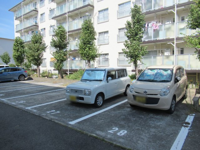 兵庫県公社　東垂水南（２）１Ｂ号棟の駐車場|駐車場完備です