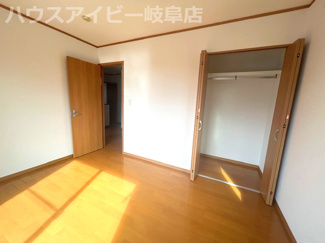 【洋室】 | 瑞穂市古橋！築11年中古住宅！敷地広々103坪！お車スペース4台以上可能！南小学校まで徒歩10分！ | 瑞穂市古橋！築11年中古住宅！敷地広々103坪！お車スペース4台以上可能！南小学校まで徒歩10分！