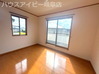 【洋室】 | 瑞穂市古橋！築11年中古住宅！敷地広々103坪！お車スペース4台以上可能！南小学校まで徒歩10分！ | 瑞穂市古橋！築11年中古住宅！敷地広々103坪！お車スペース4台以上可能！南小学校まで徒歩10分！