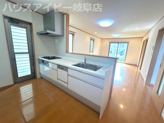 【キッチン】 | 瑞穂市古橋！築11年中古住宅！敷地広々103坪！お車スペース4台以上可能！南小学校まで徒歩10分！ | 瑞穂市古橋！築11年中古住宅！敷地広々103坪！お車スペース4台以上可能！南小学校まで徒歩10分！