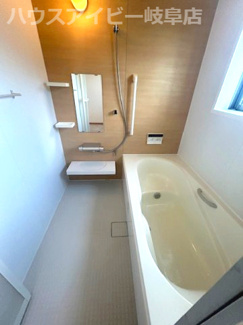 【浴室】 | 瑞穂市古橋！築11年中古住宅！敷地広々103坪！お車スペース4台以上可能！南小学校まで徒歩10分！ | 瑞穂市古橋！築11年中古住宅！敷地広々103坪！お車スペース4台以上可能！南小学校まで徒歩10分！